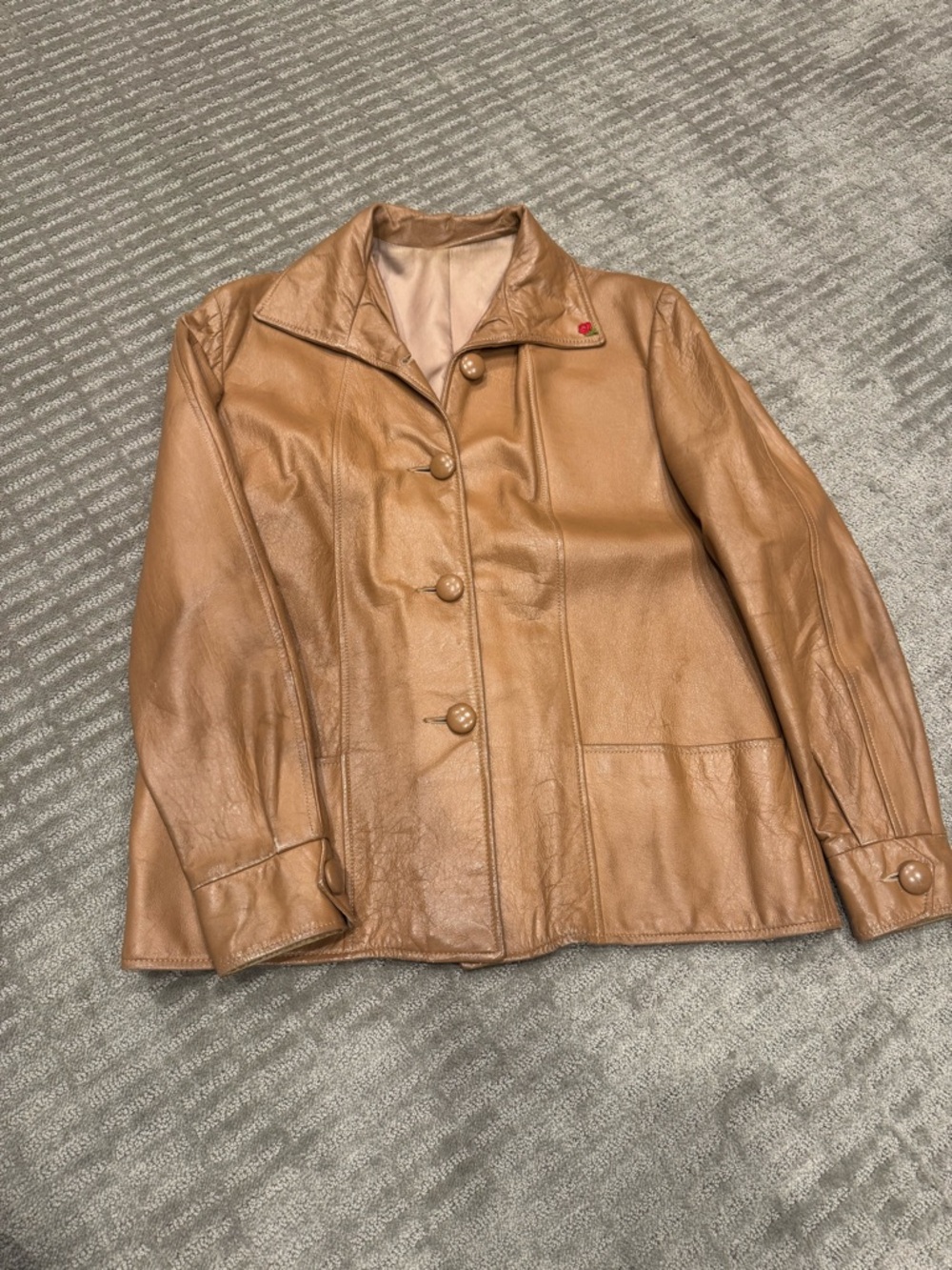 Vintage Women’s Classic Tan Leather Button-Front Jacket w. Embroidered flower
